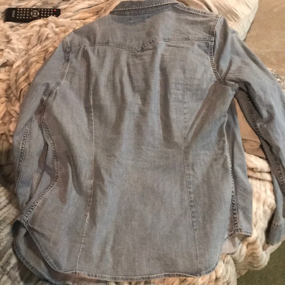 Women’s Levi’s Jean shirt - Picture 4 of 4
